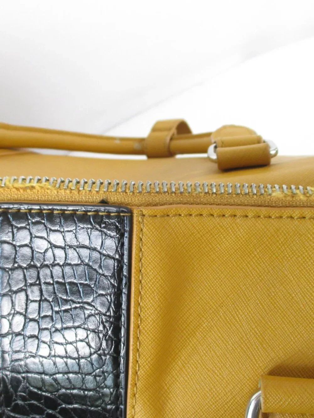 ZARA DUFFLE BAG